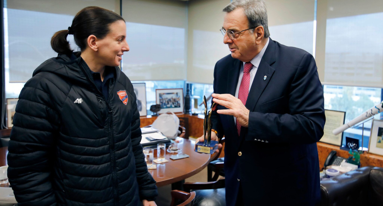 Η Ιωάννα Καρέλια με τον Ισίδωρο Κούβελο / Πηγή: ΕΟΕ