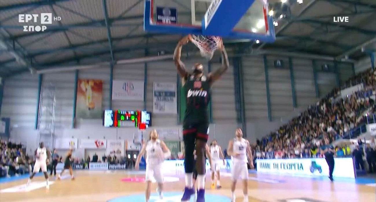 Το πρώτο καλάθι του Τζόουνς με τη φανέλα του Ολυμπιακού (video)