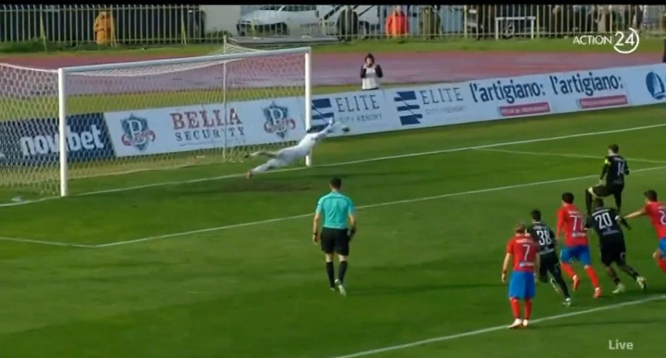 Η απόκρουση του Γιαννακόπουλου στο πέναλτι του Παμλίδη / Πηγή: Glomex