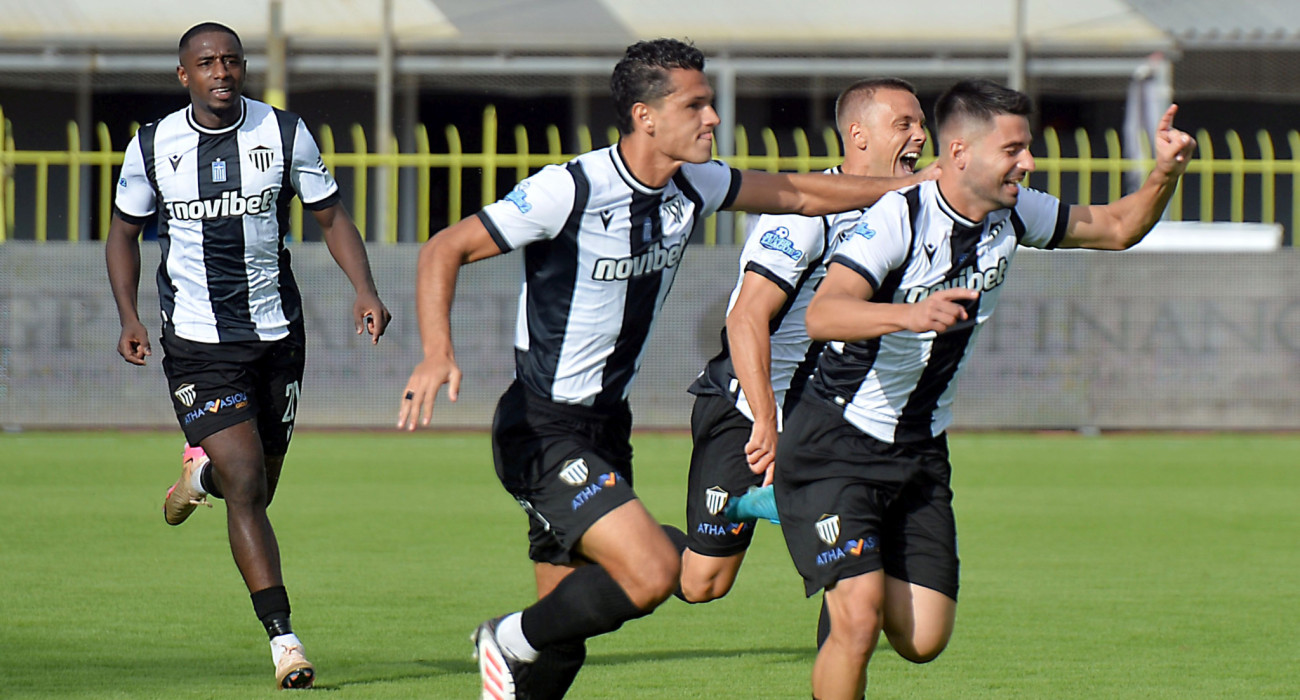 Ο Καλούδης Λεμονής πανηγυρίζει το γκολ που σημείωσε στο ματς Καλαμάτα - Παναργειακός / Πηγή: Intime