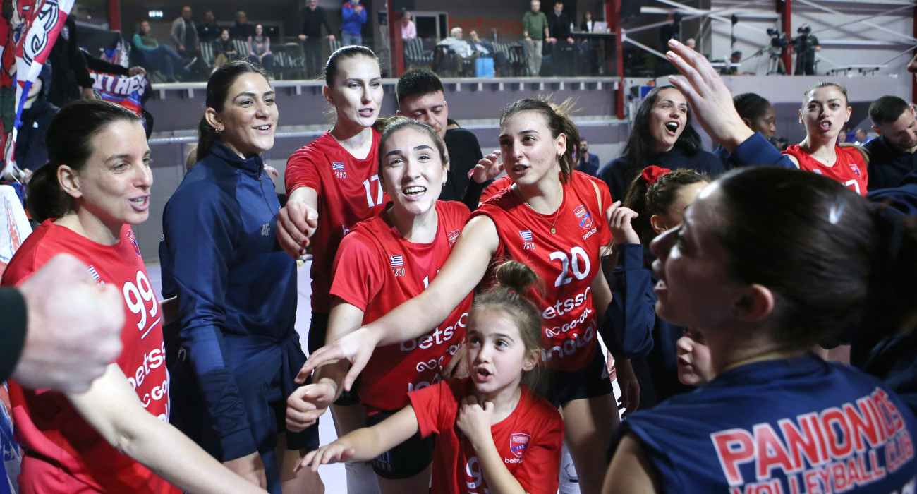 Οι παίκτριες του Πανιωνίου Betsson πανηγυρίζουν / Πηγή: Intime