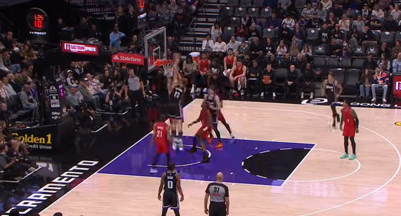 Το poster του Σαμπόνις κυριάρχησε στο Top 10 του ΝΒΑ (video)