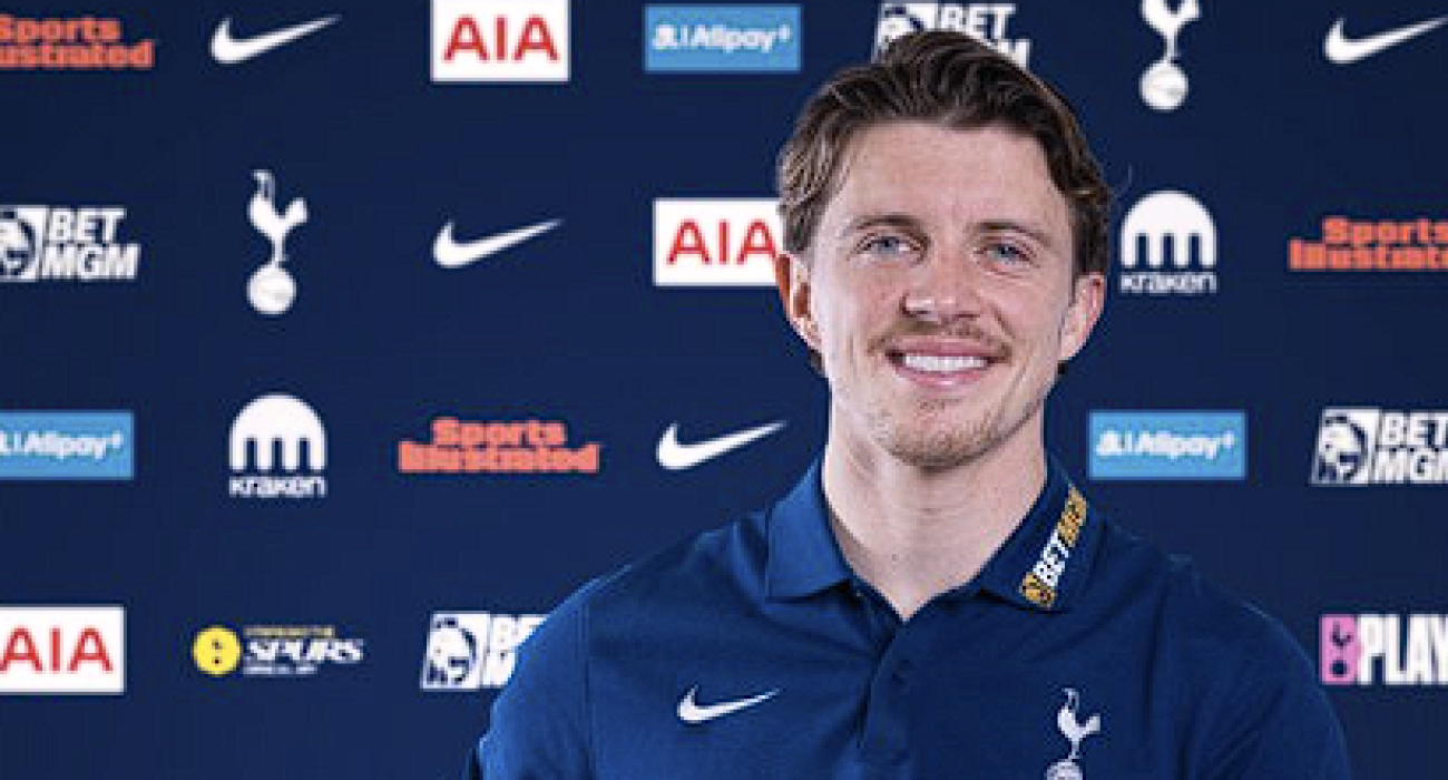 Ο Κόνορ Γκάλαχερ με την φανέλα της Τότεναμ / Screenshot (tottenhamhotspur.com)