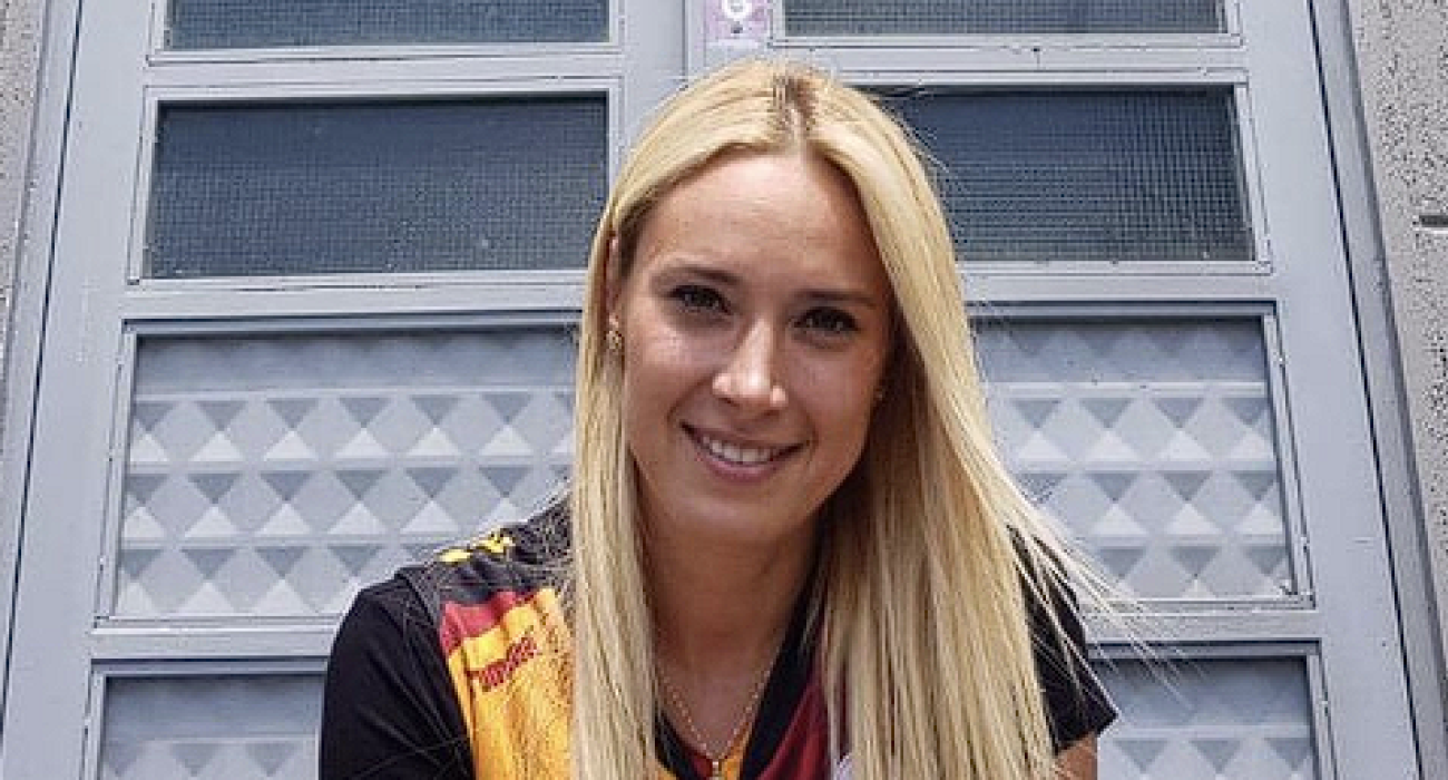 H Ντεριά Τσαϊργκάν με την φανέλα της Γαλατασαράι / Screenshot