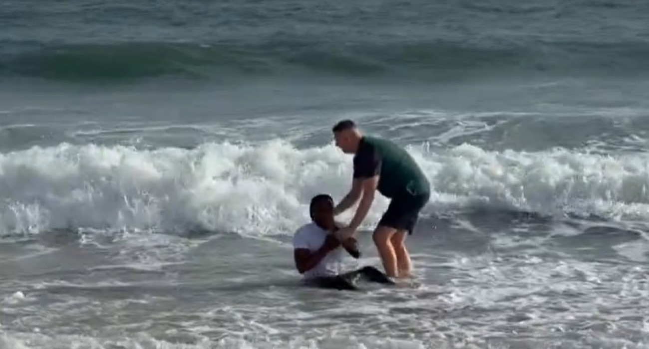 Ο Σεμένιο την ώρα της θρησκευτικής πράξης / Screenshot