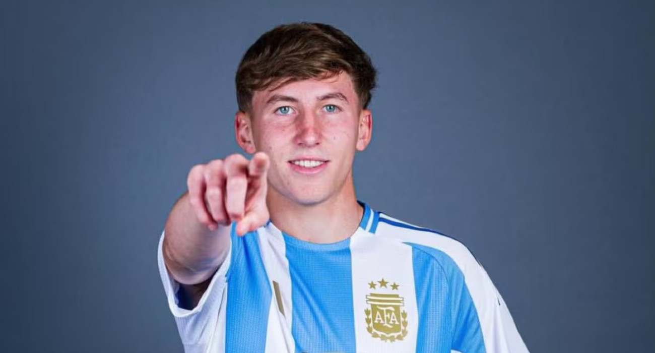 Ο Σαντίνο Αντίνο με τη φανέλα της εθνικής Αργεντινής / Πηγή: Χ @Argentina