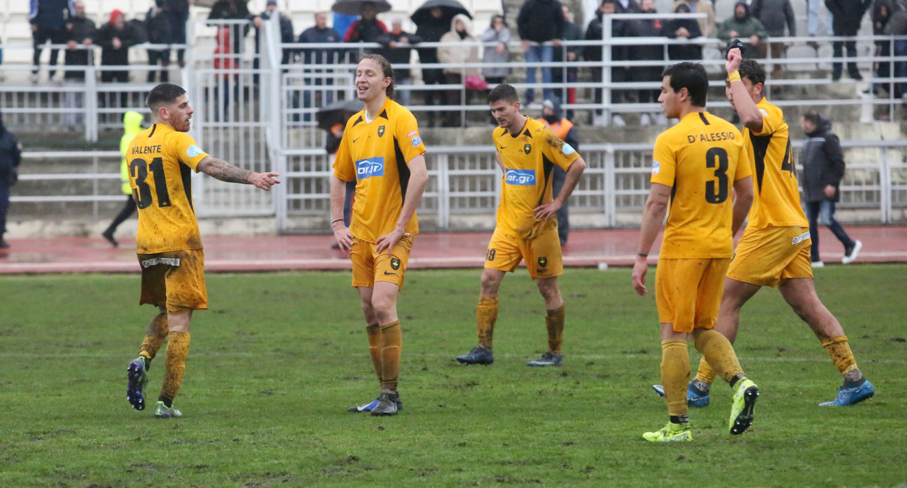 Απογοητευμένοι οι ποδοσφαιριστές του Θεσπρωτού / Πηγή: Intime