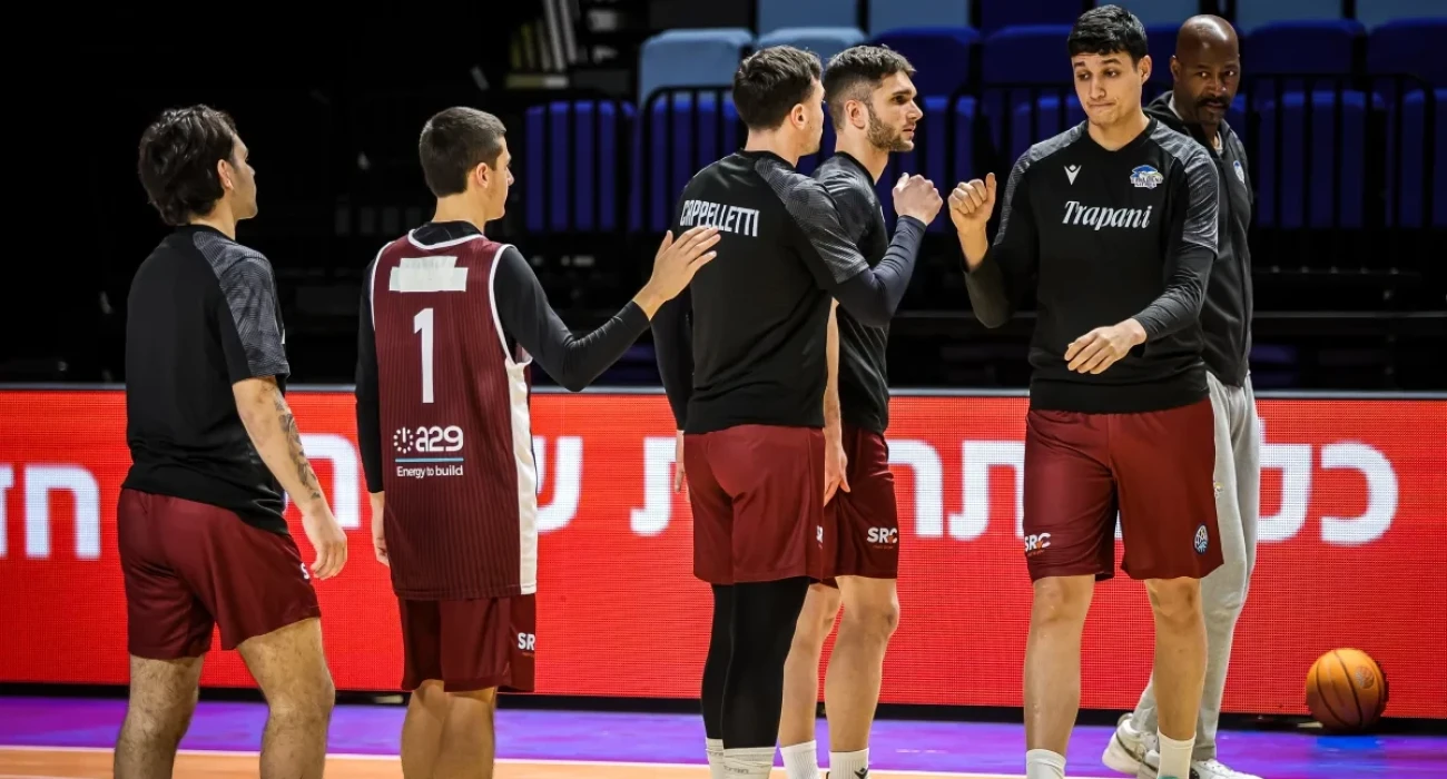 Οι λιγοστοί παίκτες της Τραπάνι, Πηγή: FIBA