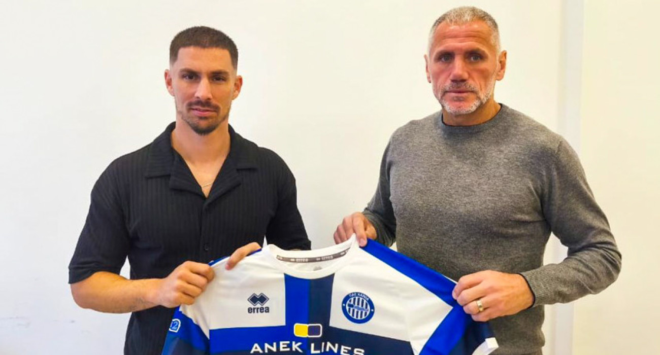 Ο Γιώργος Βαλεριάνος με τον προπονητή Σέφκι Κούκι / Πηγή: chaniafc