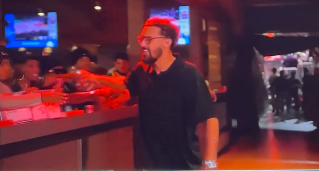 Ο Τρέι Γιάνγκ αποχωρεί από το γήπεδο των Χοκς