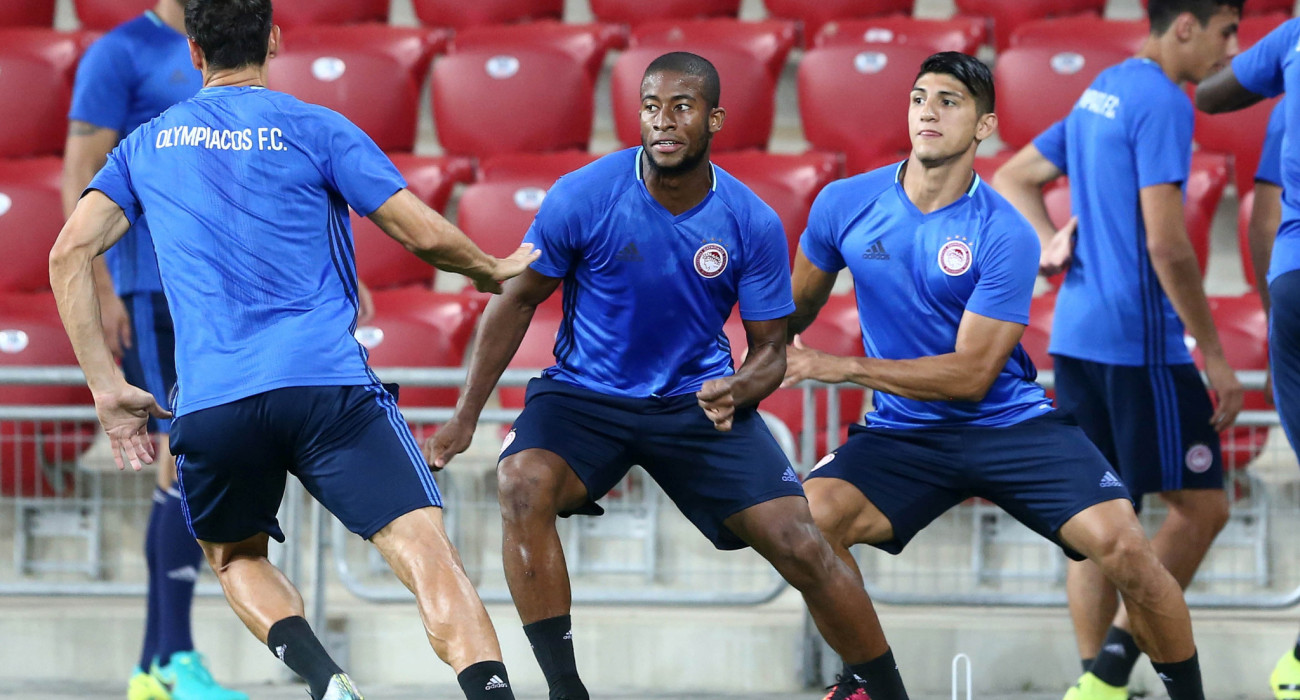 Ο Σεμπά με τον Άλαν Πουλίδο στον Ολυμπιακό / Πηγή: intime