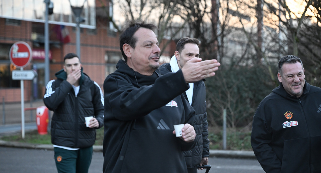 Ο Εργκίν Αταμάν καταφθάνει στην έδρα της Βιλερμπάν, Πηγή: Vaggelis Stolis