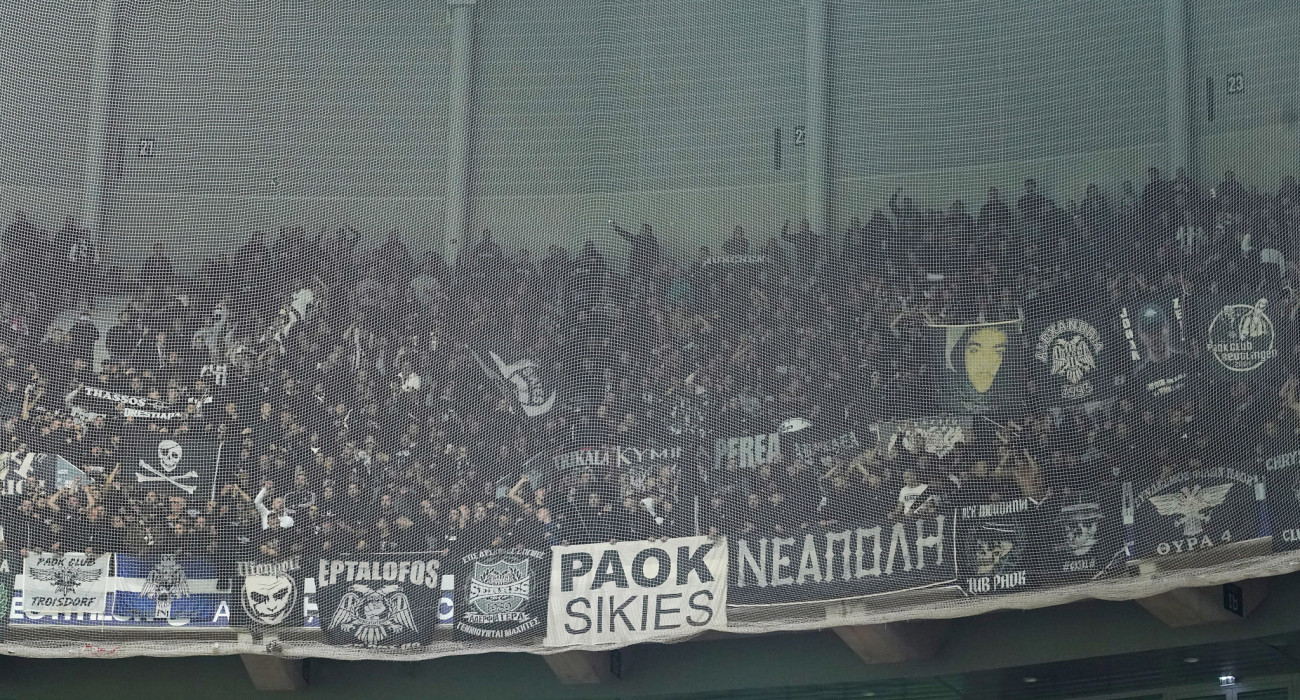 Οι οπαδοί του ΠΑΟΚ στο ματς με την Λιλ στη Γαλλία /Πηγή: Intime