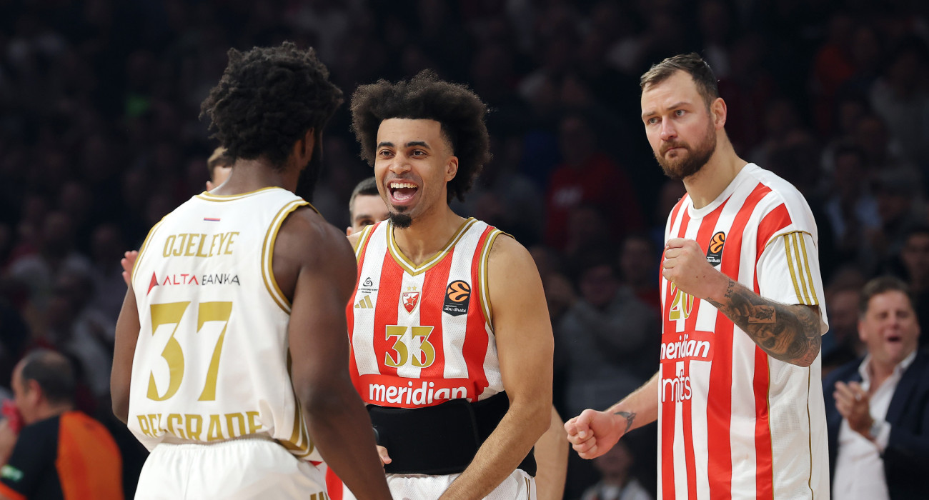 Νουόρα, Οτζελέγιε και Μοντεγιούνας με τη φανέλα του Ερυθρού Αστέρα / πηγή:intime