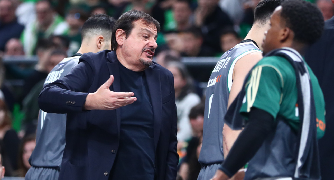 Ο Εργκίν Αταμάν ήταν εκνευρισμένος στο ξεκίνημα του ματς του Παναθηναϊκού με το Μαρούσι/Πηγή: Intime