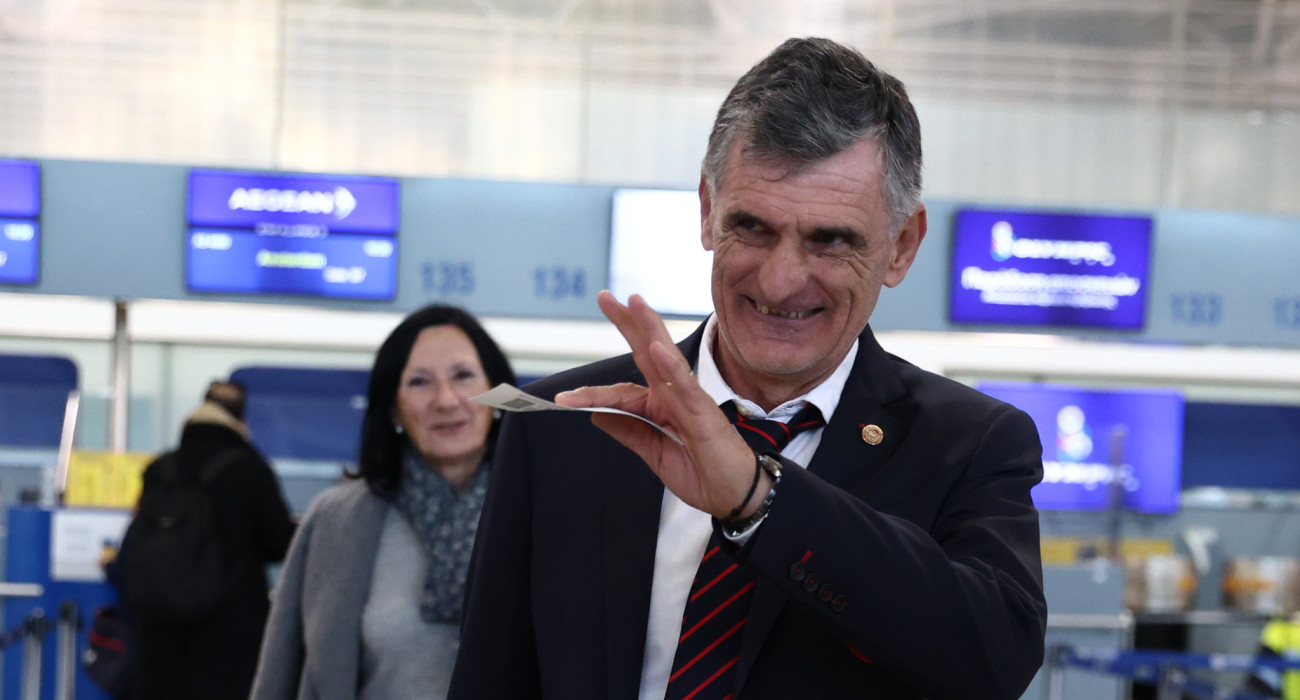 Ο Ολυμπιακός αναχώρησε για το Άμστερνταμ με στόχο να γυρίσει με πρόκριση (photos)