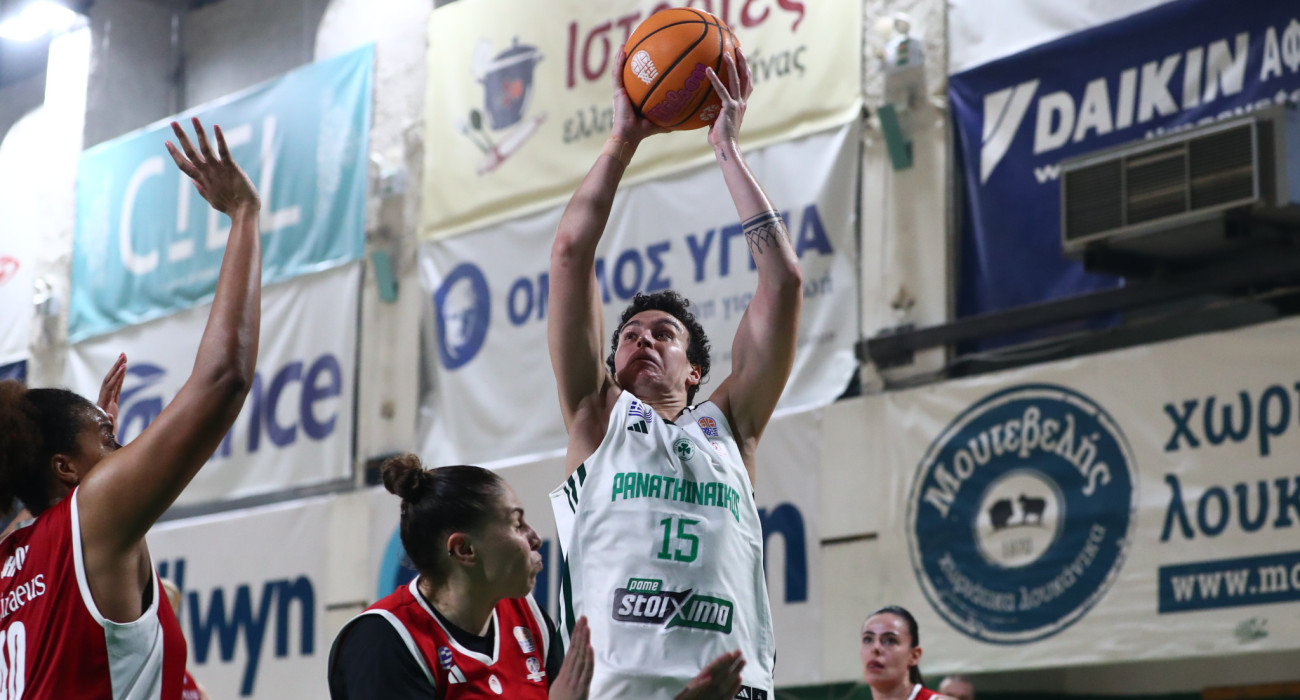 Εκτελεί πάνω από την αντίπαλό της η Σπανού / Πηγή: Eurokinissi