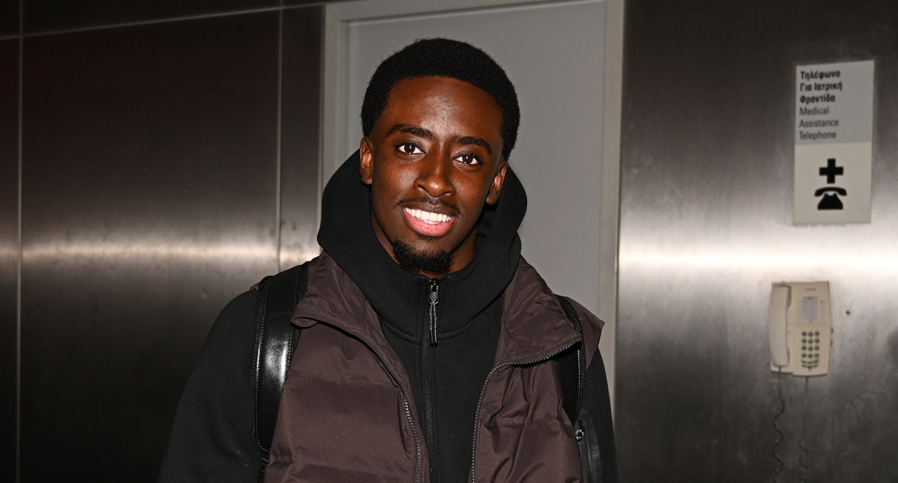 Ο Χακίμ Σαχαμπό στην άφιξή του στην Αθήνα για την ΑΕΚ /Πηγή: Intime