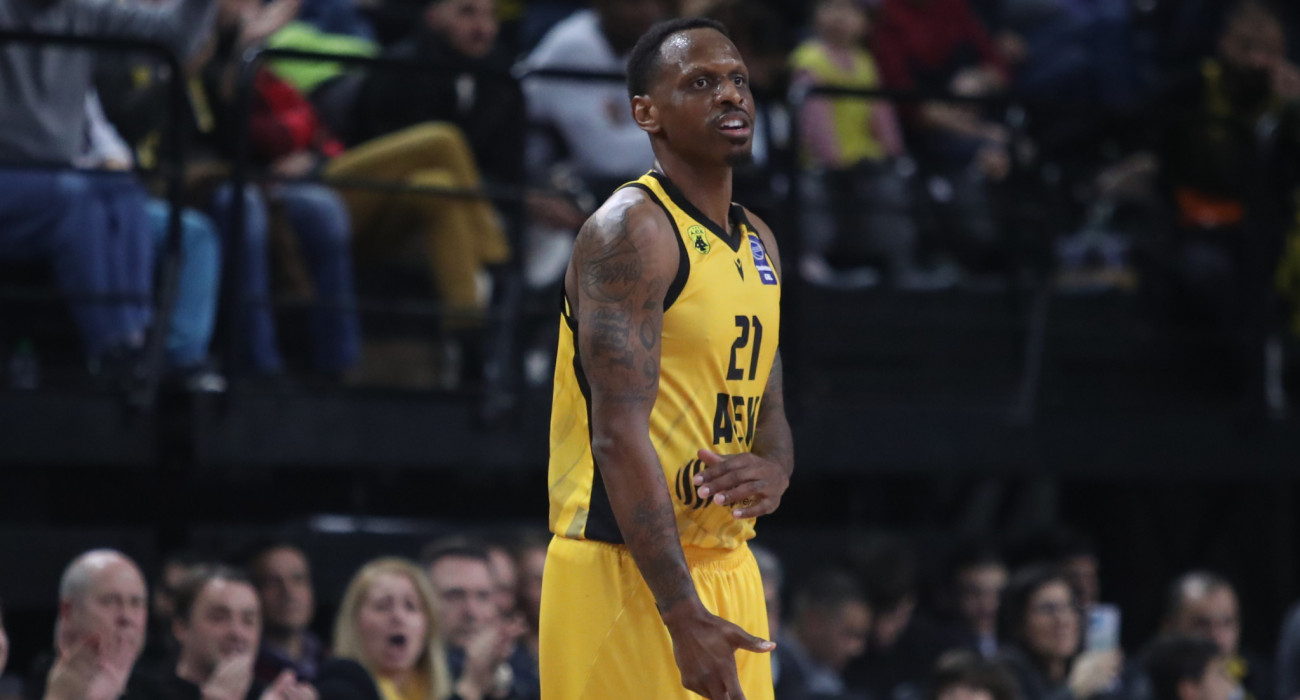 Ο Νάναλι της έδωσε την... σπίθα, η ΑΕΚ «καθάρισε» και τον Κολοσσό