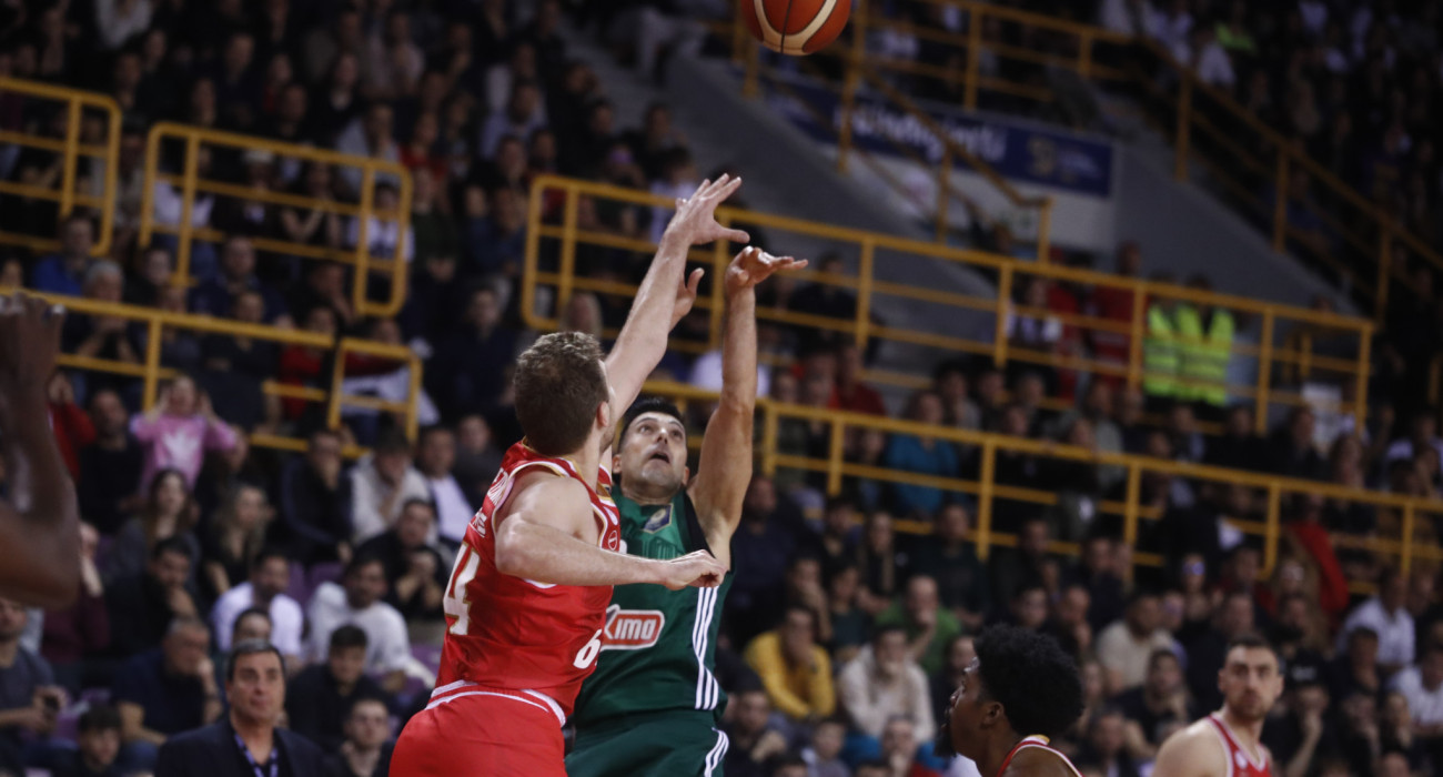 O Κώστας Σλούκας πετυχαίνει τρίποντο στο Ηράκλειο στον περσινό τελικό Κυπέλλου / Πηγή: Eurokinissi