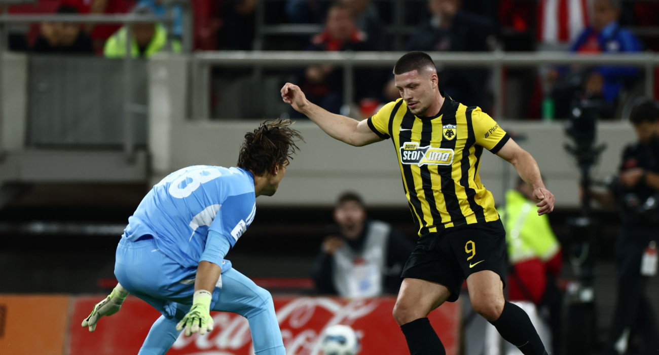 Ο Γιόβιτς απέναντι στον Τζολάκη στο Ολυμπιακός - ΑΕΚ του πρώτου γύρου / Πηγή: Eurokinissi