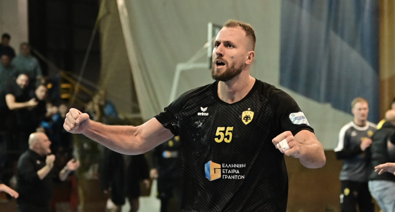 Ο Γιούλιους Κιουν με την φανέλα της ΑΕΚ / Πηγή: Eurokinissi