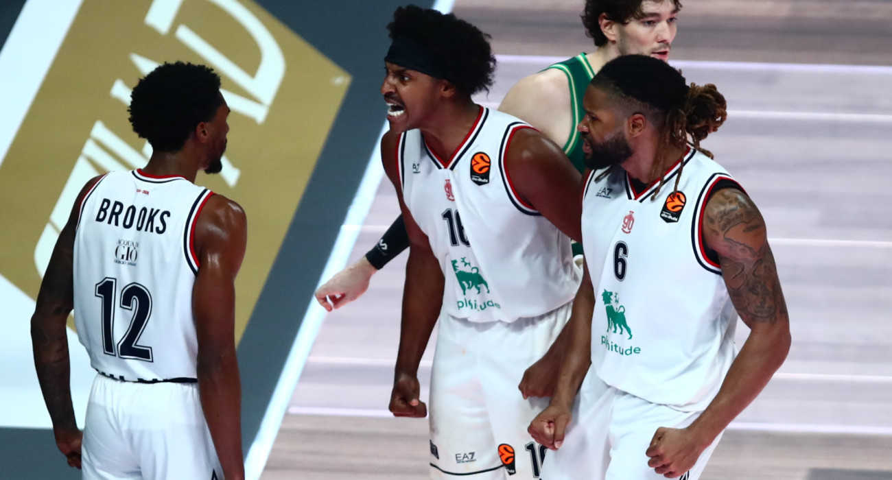 Λεντει, Μπρουκς και Μπούκερ με τη φανέλα της Αρμάνι / πηγή: eurokinissi