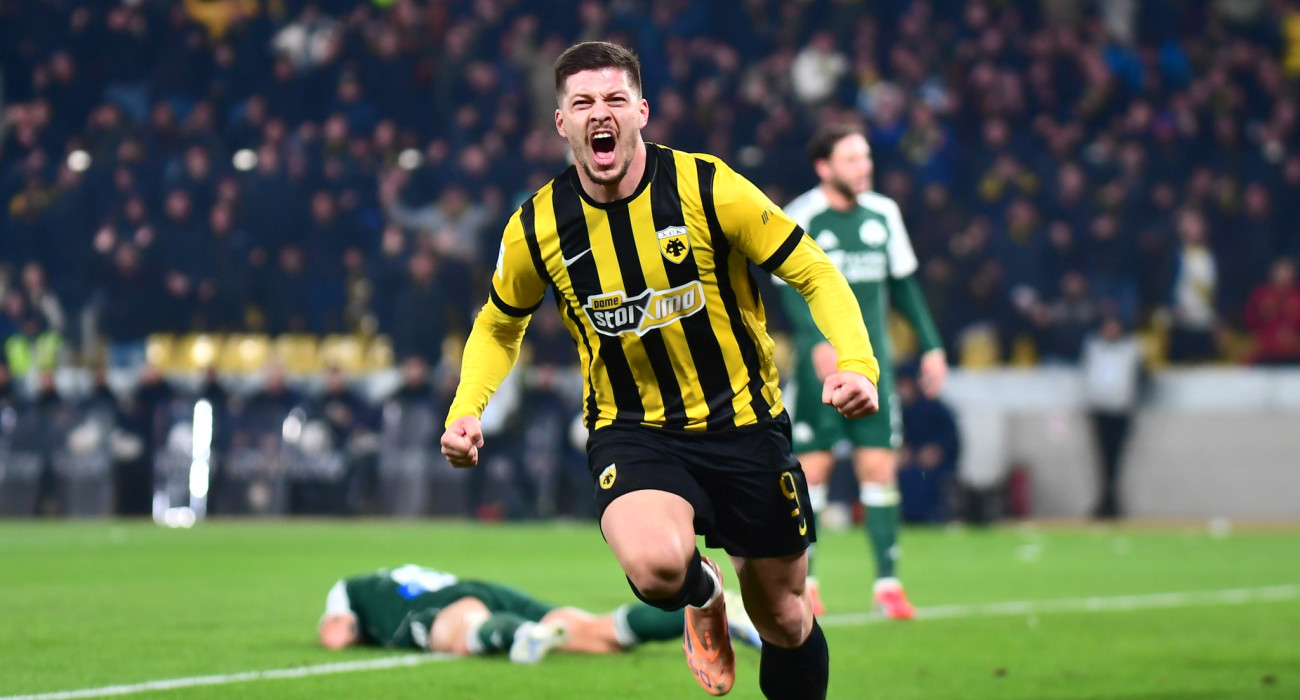 Ο Λούκα Γιόβιτς πανηγυρίζει κόντρα στον Παναθηναϊκό / Πηγή: Eurokinissi