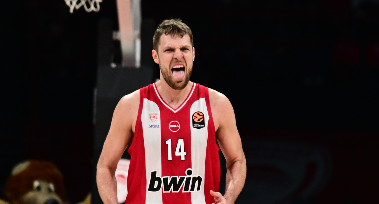 Ο Ολυμπιακός γοήτευσε για ένα δεκάλεπτο, κέρδισε τη Μακάμπι και βλέπει τετράδα