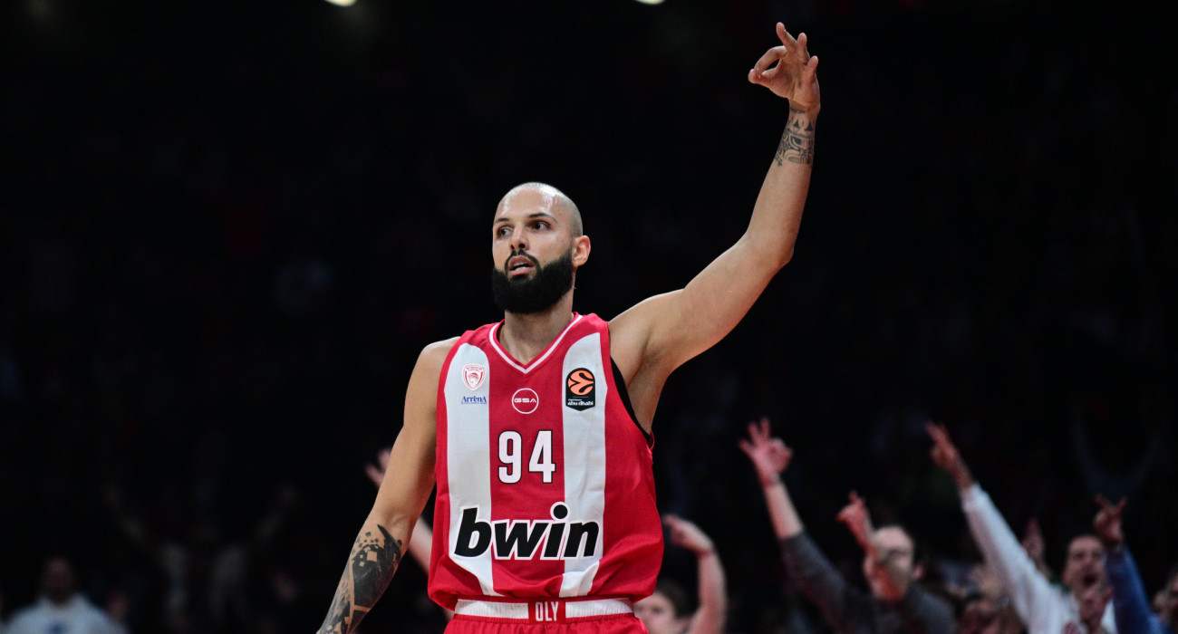 Ο Εβάν Φουρνιέ με την φανέλα του Ολυμπιακού / πηγή: eurokinissi