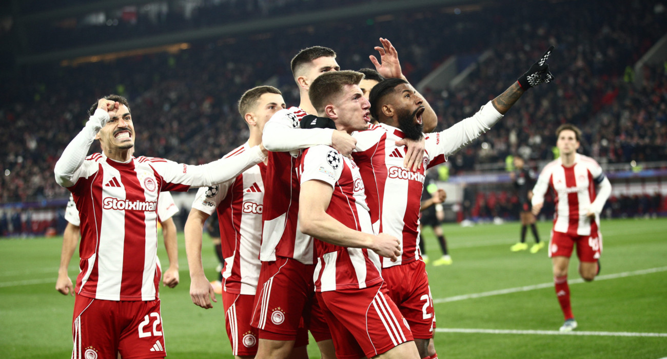 Οι παίκτες του Ολυμπιακού πανηγυρίζουν το γκολ του Κοστίνια απέναντι στην Λεβερκούζεν / Πηγή: Eurokinissi