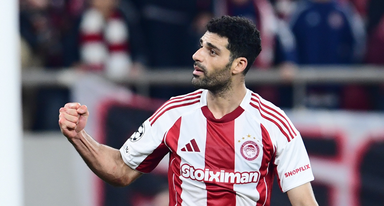 Ο Μέχντι Ταρέμι πανηγυρίζει το γκολ του με τον Ολυμπιακό / Πηγή: Eurokinissi