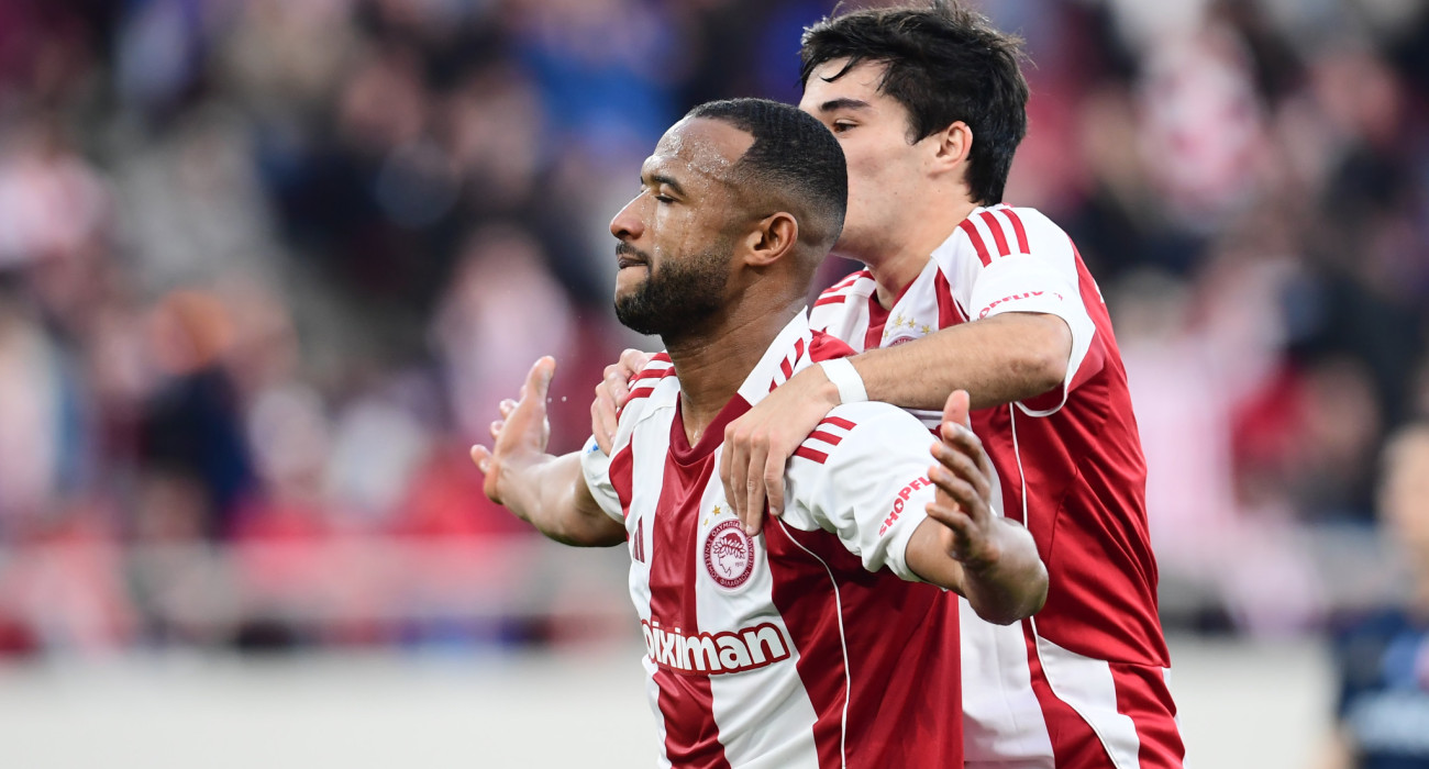 Ελ Κααμπί και Νασιμέντο πανηγυρίζουν το γκολ του Μαροκινού / Πηγή: Eurokinissi