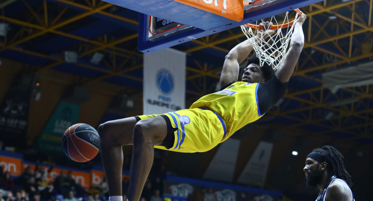 Το Περιστέρι έκανε πλάκα στην Καρδίτσα / Πηγή: Eurokinissi