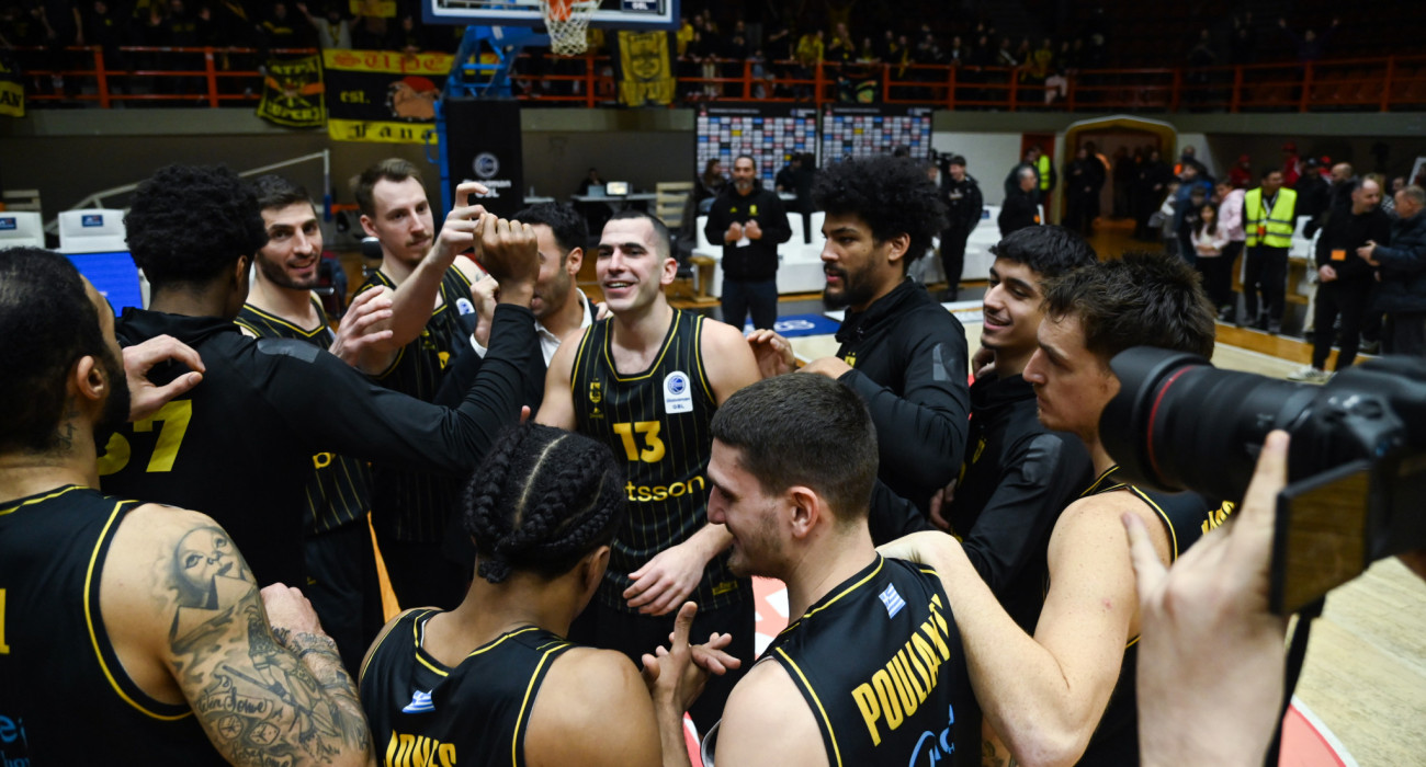 Η ομάδα του Άρη γιορτάζει τη νίκη της / Πηγή: Eurokinissi