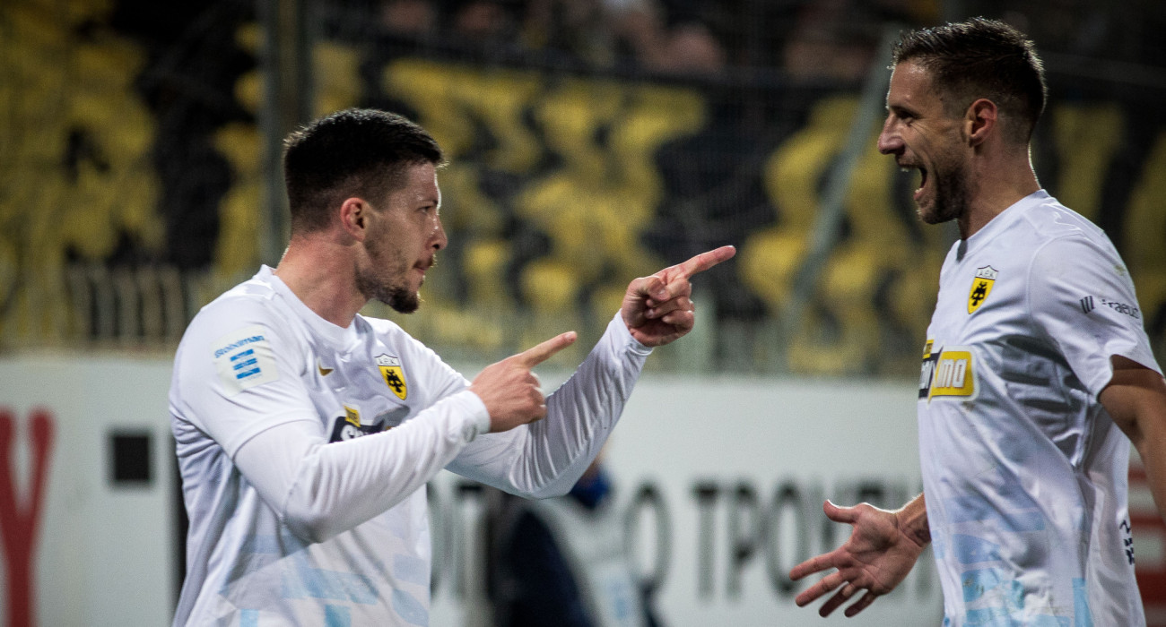 Ο Λούκα Γιόβιτς στον πανηγυρισμό του νικητήριου γκολ του στην Τρίπολη / Πηγή: Eurokinissi