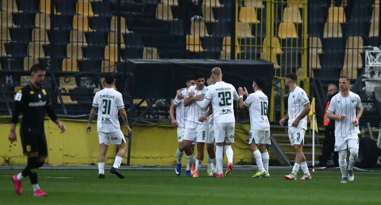 Οι ποδοσφαιριστές του Λεβαδειακού πανηγυρίζουν την ισοφάριση με τον Άρη / Πηγή: Eurokinissi