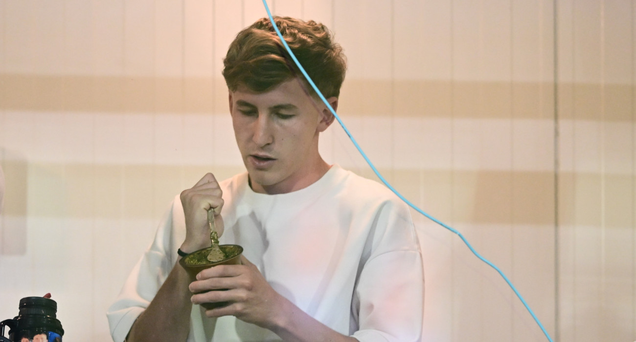 Ο Σαντίνο Αντίνο με το μάτε / Πηγή: Eurokinissi