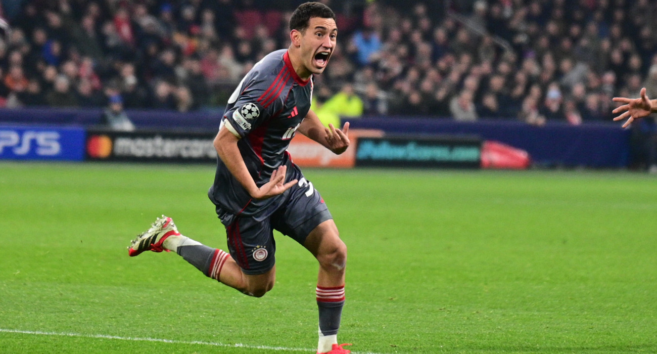 Ο Σαντιάγκο Έσε πανηγυρίζει με τον Ολυμπιακό / Πηγή: Eurokinissi