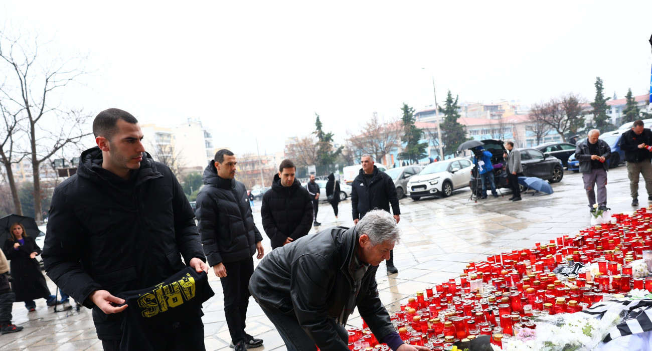 Αντιπροσωπεία της ΚΑΕ Άρης στην Τούμπα / Πηγή: Eurokinissi
