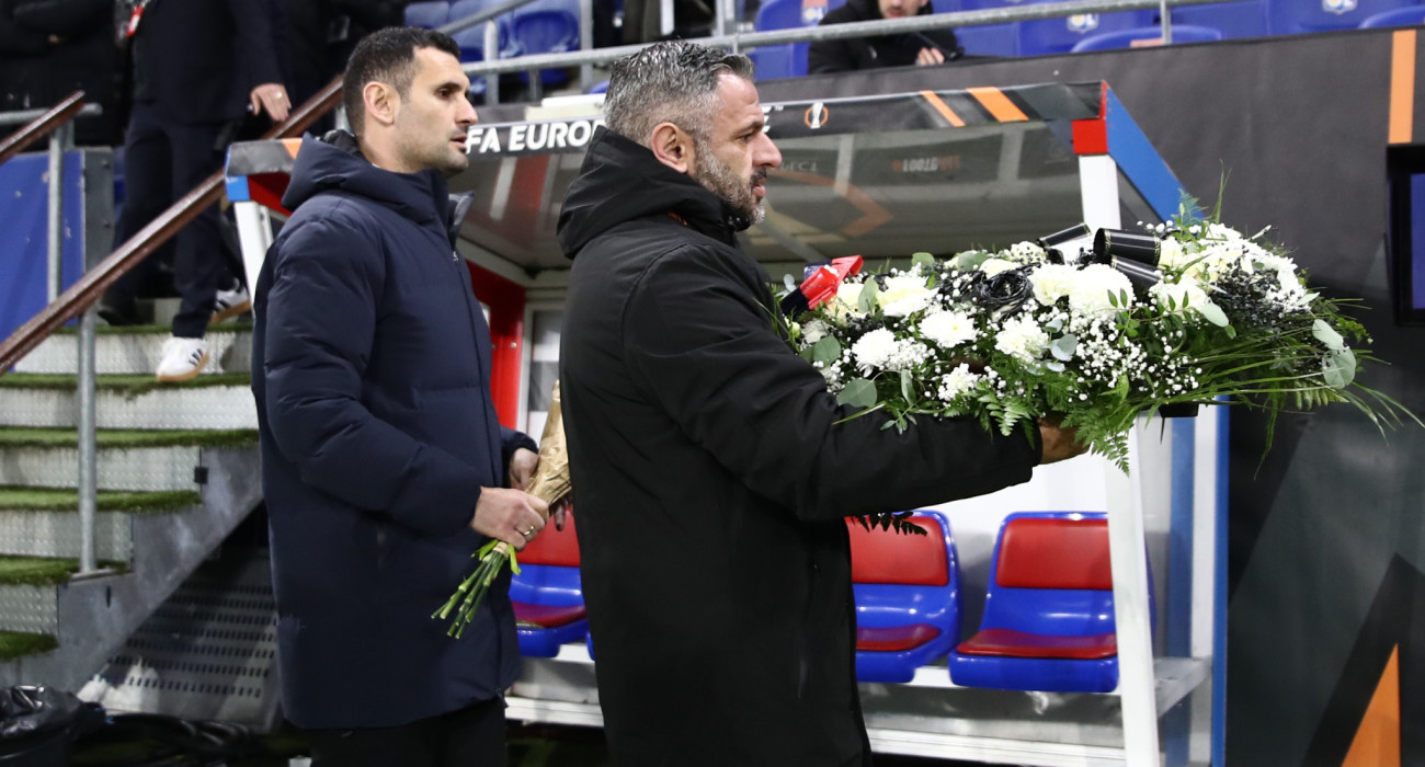 Οι οπαδοί της Λιόν τίμησαν τους αδικοχαμένους φίλους του ΠΑΟΚ / Πηγή: Eurokinissi