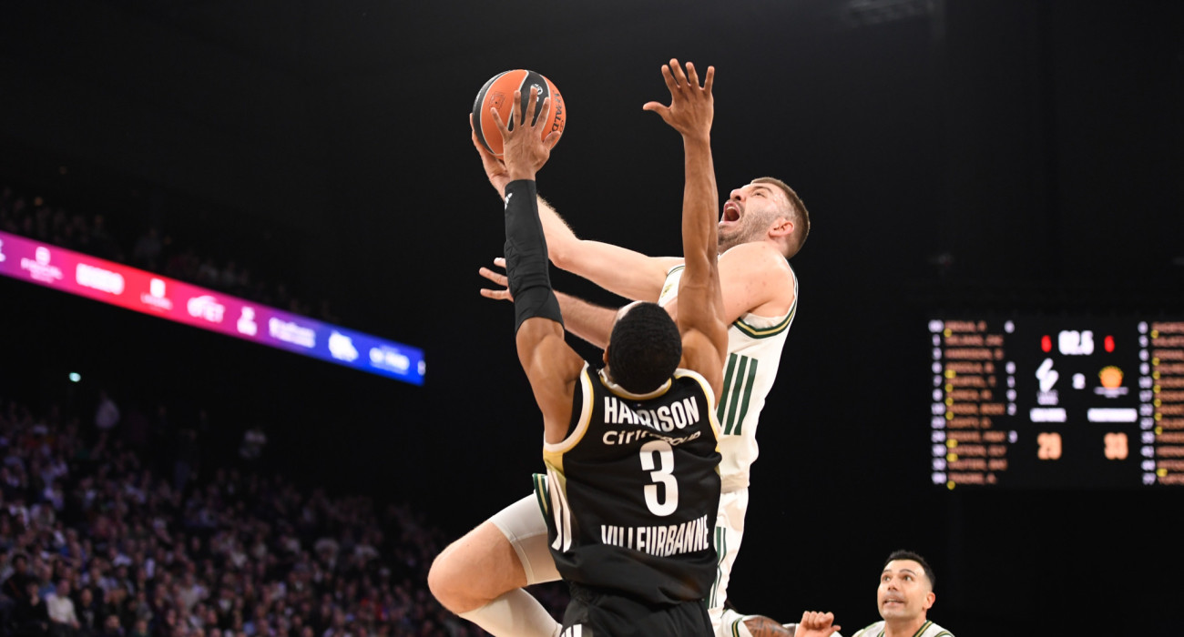 Ο Νίκος Ρογκαβόπουλος τελειώνει φάση στο παιχνίδι κόντρα στη Βιλερμπάν, Πηγή: Eurokinissi