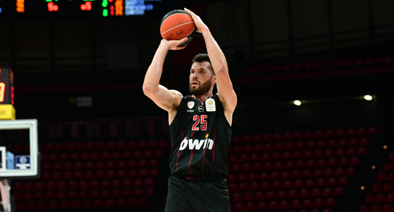 Ο «μισός» Ολυμπιακός με MVP τον Πίτερς κέρδισε άνετα το Περιστέρι για το 16/16 στην GBL