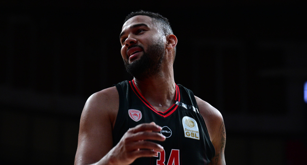 Ο Κόρι Τ΄ζόζεφ με την φανέλα του Ολυμπιακού / πηγή:eurokinissi