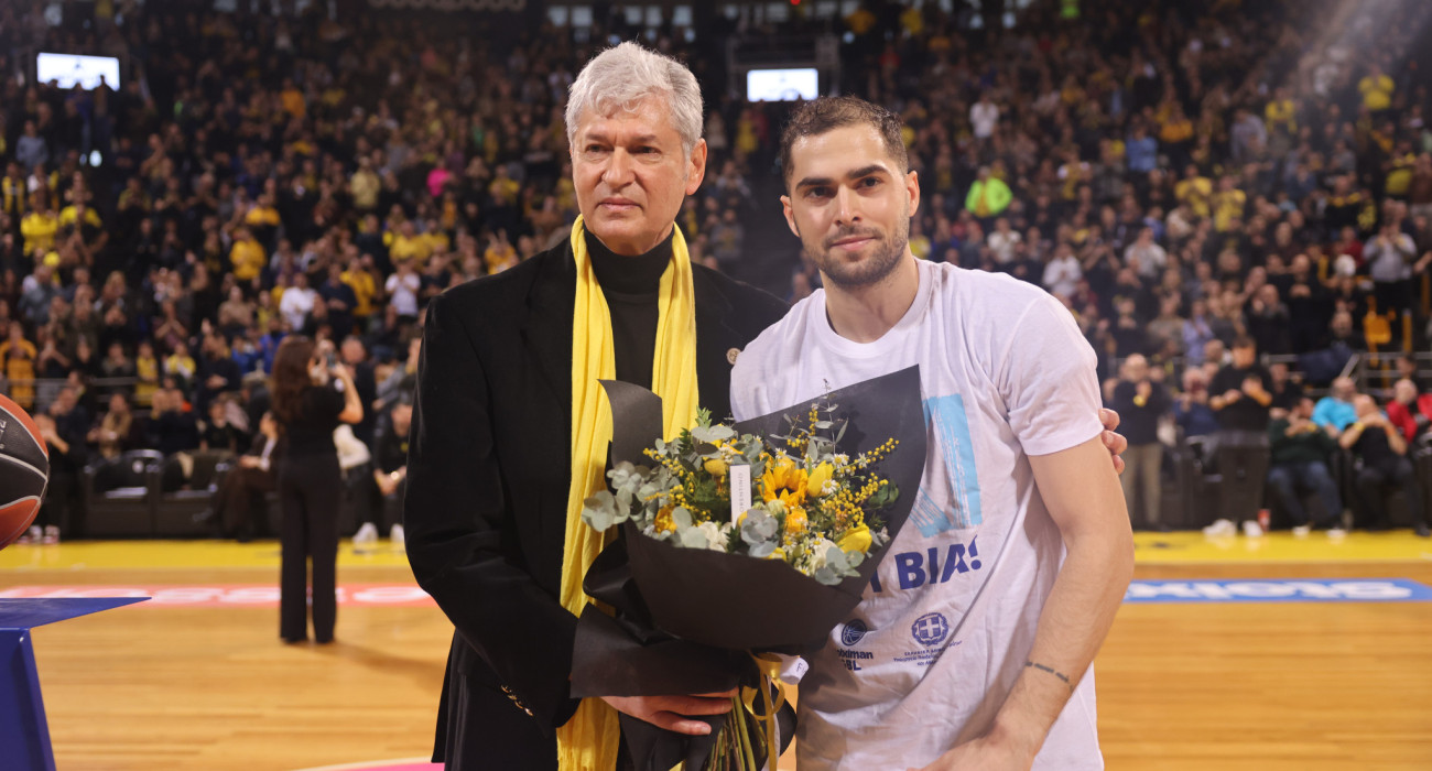 Ο Βασίλης Τολιόπουλος τιμήθηκε από την ΚΑΕ Άρης, Πηγή: Eurokinissi