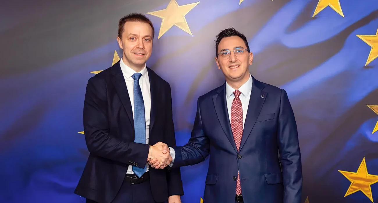 Συνάντηση Μοτεγιούνας με τον Ευρωπαίο Επίτροπο στις Βρυξέλλες