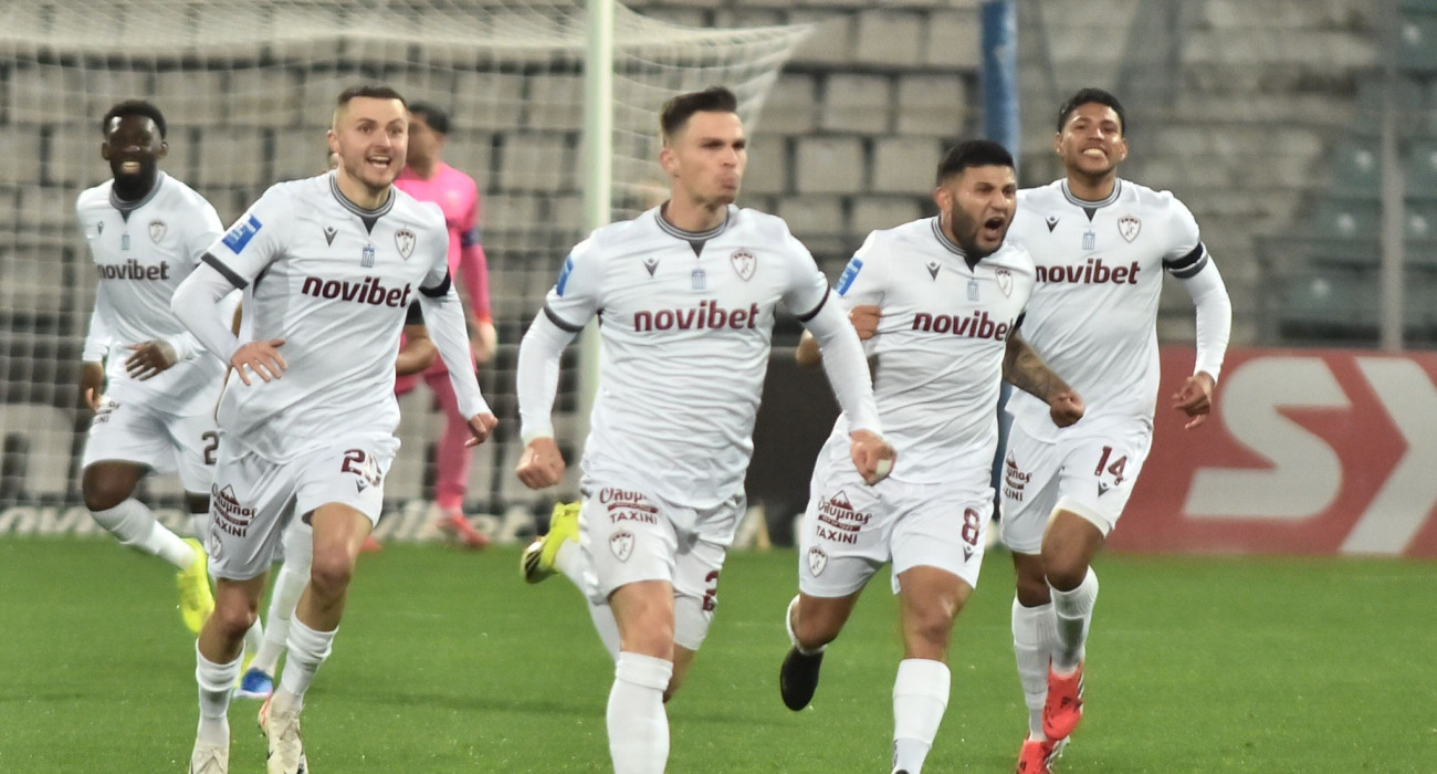 Η ΑΕΛ Novibet με πρωταγωνιστή τον Τούπτα πανηγύρισε το τρίτο διαδοχικό τρίποντο στο πρωτάθλημα / Πηγή: Eurokinissi