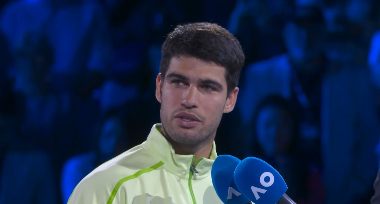 Ο Κάρλος Αλκαράθ κάνει δηλώσεις μετά τη νίκη του κόντρα στον Νόβακ Τζόκοβιτς στον τελικό του Australian Open / Screenshot