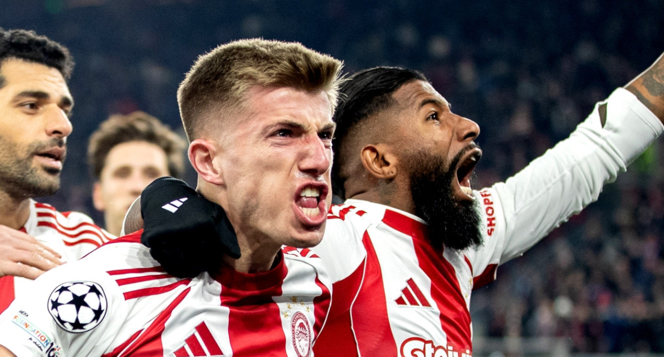 Ο Κοστίνια με τον Ροντινέι πανηγυρίζουν με τον Ολυμπιακό / Πηγή: Eurokinissi