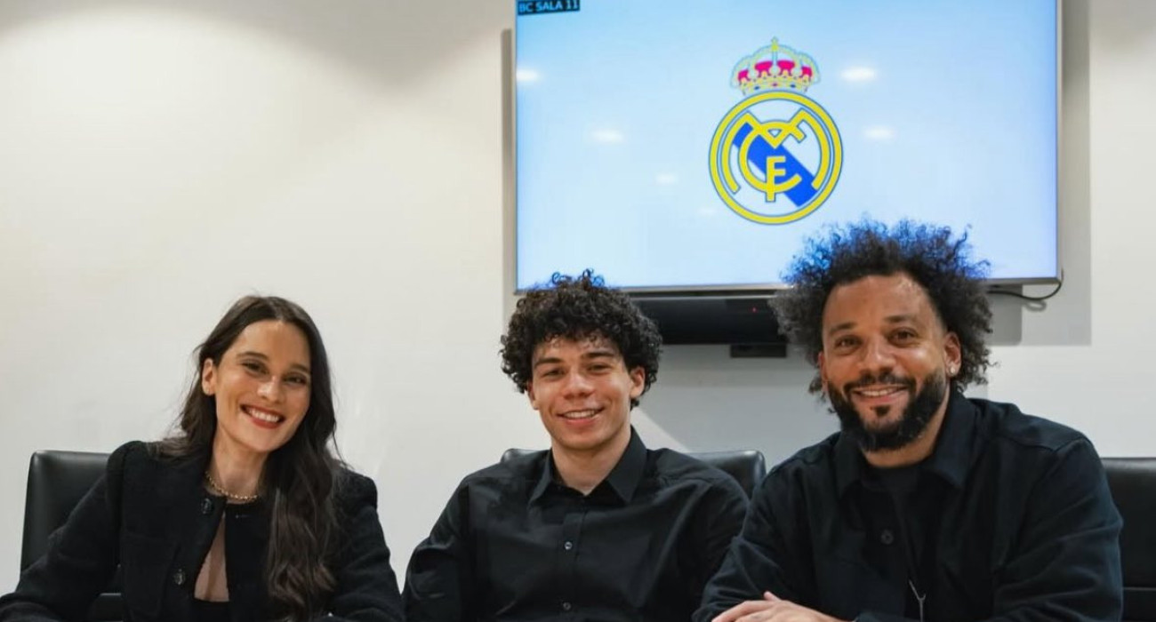 Ο Ένζο Άλβες με τους γονείς του υπογράφει στη Ρεάλ Μαδρίτης / screenshot